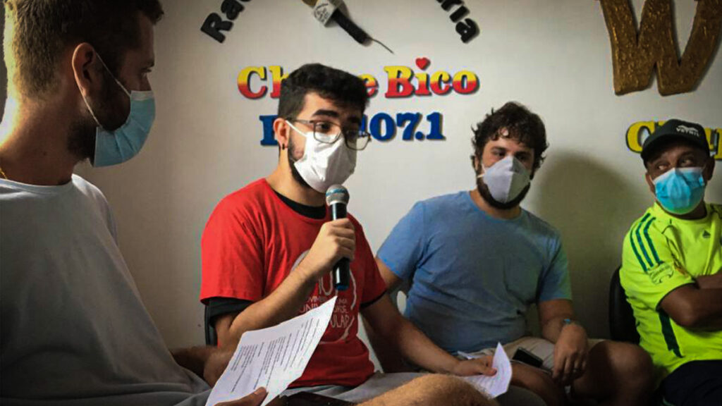 Programa Hora da Juventude na Rádio Comunitária Chupe Bico da Associação de Moradores do Garcia